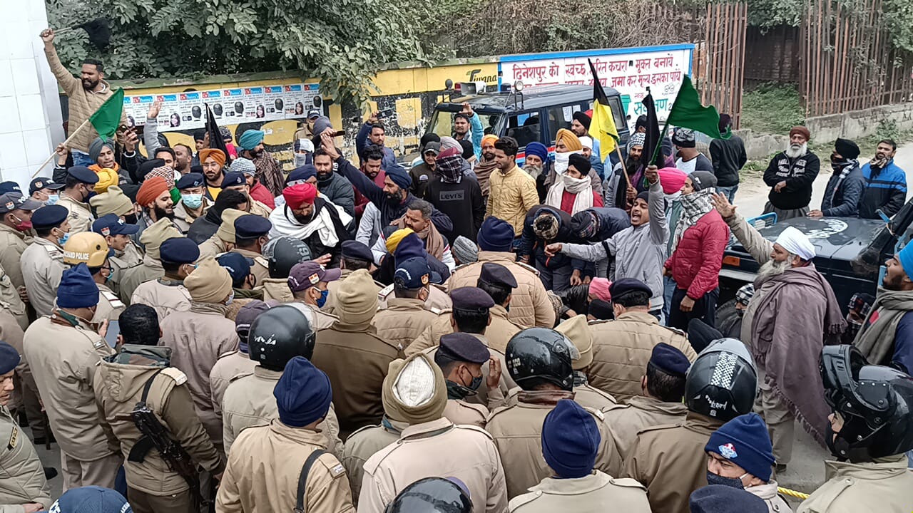 दिनेशपुर में शिक्षा मंत्री अरविंद पांडेय का हुआ ज़बरदस्त विरोध, किसानों ने किया जमकर हंगामा !