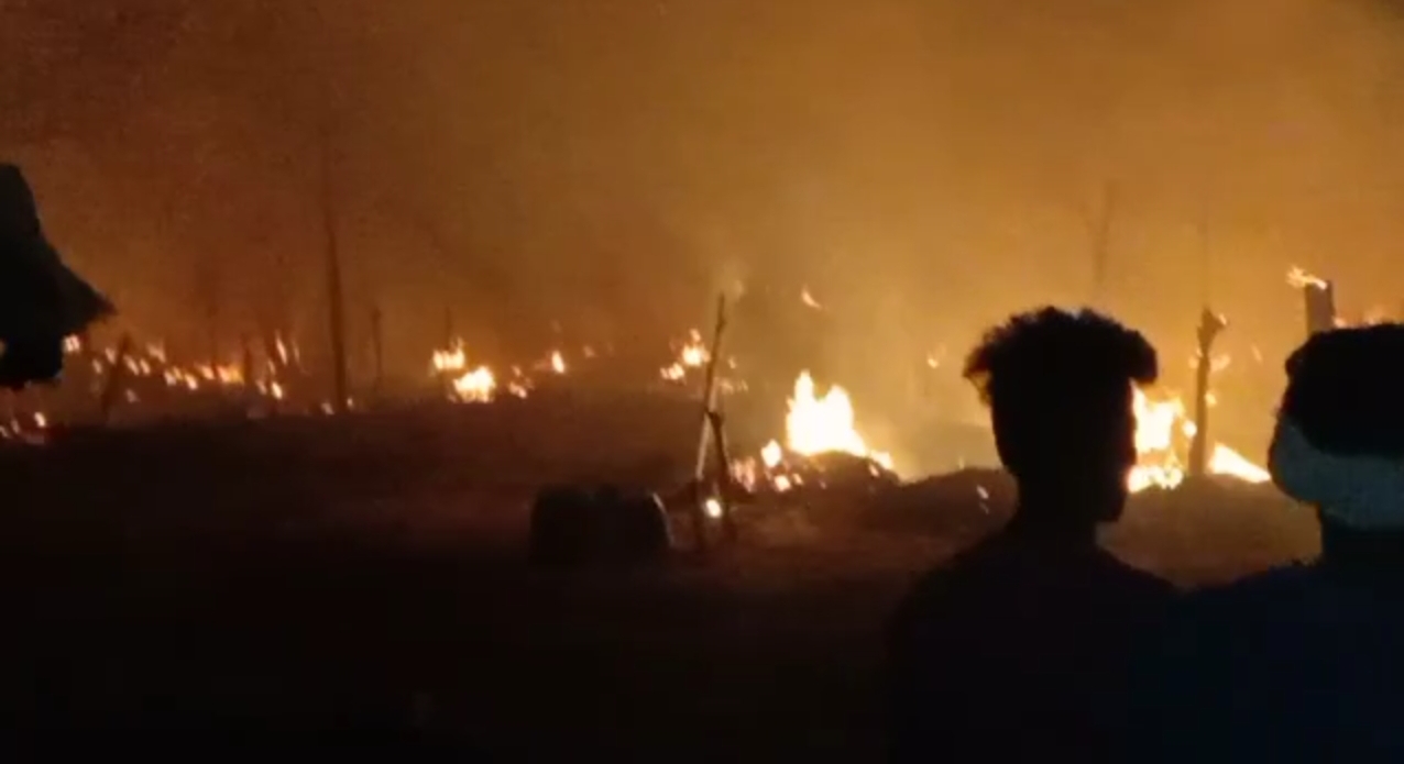 बाजपुर में आग ने मचाया तांडव,गरीबो की झोपड़िया जल कर हुई स्वाहा 