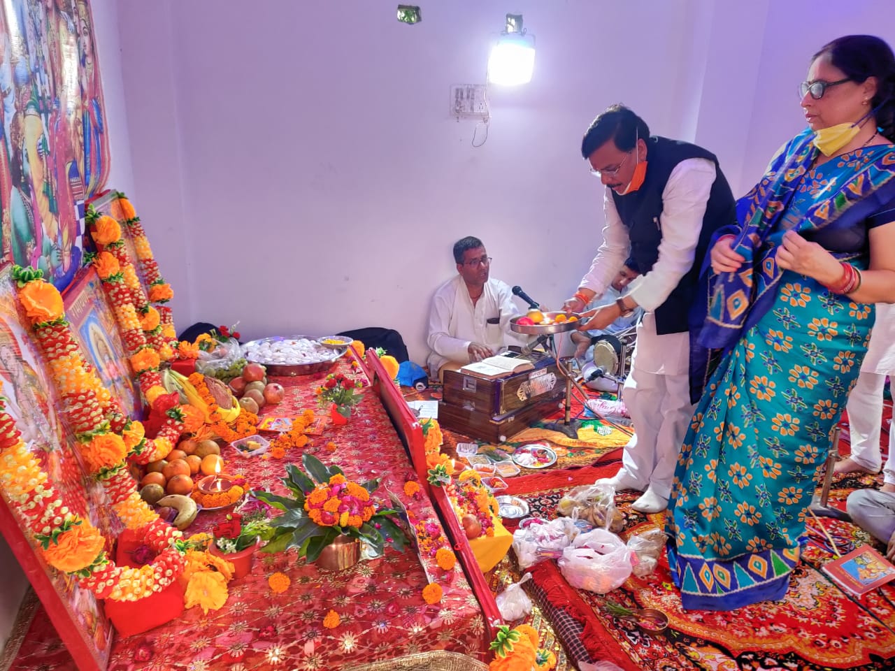 'पंचेश्वर मंदिर' में क्षेत्रीय विधायक राजेश शुक्ला ने सुंदरकांड पाठ का शुभारंभ किया