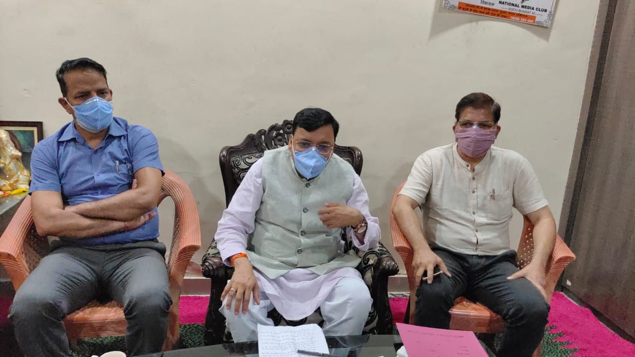 विधायक राजेश शुक्ला के आवास पर हुई स्वास्थ्य विभाग की बैठक