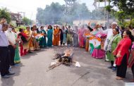 महंगाई के खिलाफ महिला कांग्रेस कार्यकर्ताओं ने किया प्रदर्शन