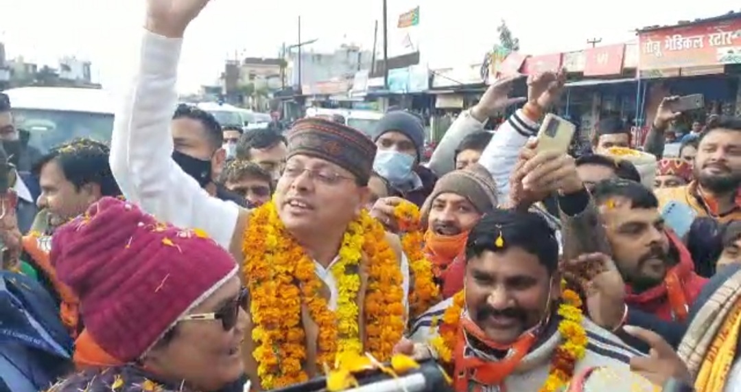बाजपुर विधासभा क्षेत्र में पहुंच कर मुख्यमंत्री पुष्कर सिंह धामी ने भाजपा प्रत्याशी के पक्ष में किया चुनाव प्रचार 