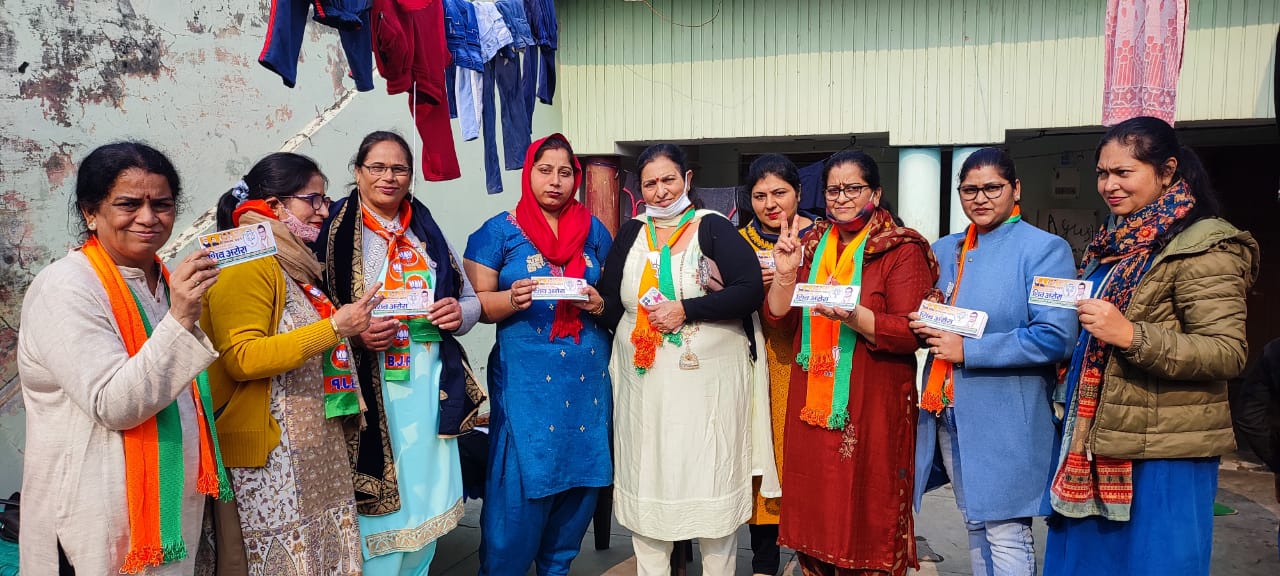 भाजपा प्रत्याशी शिव अरोरा के समर्थन में महिलाओं ने जन संपर्क किया