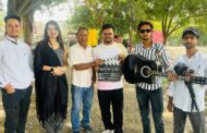 साज पिक्चर के बैनर तले और नाहिद खान के निर्देशन में हुई लेक पैराडाइज़ में प्रेम गीत 'ख़ामोशी' की शूटिंग